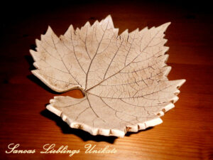 Sanoas Lieblings - Unikate Keramik Schale Weinblatt