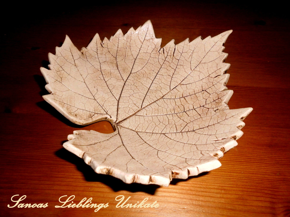 Sanoas Lieblings - Unikate Keramik Schale Weinblatt
