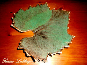 Sanoas Lieblings - Unikate Keramik Schale Weinblatt