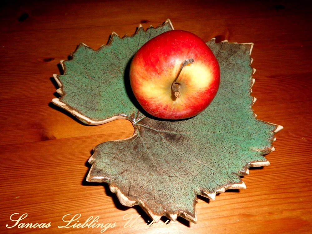 Sanoas Lieblings - Unikate Keramik Schale Weinblatt mit Deko